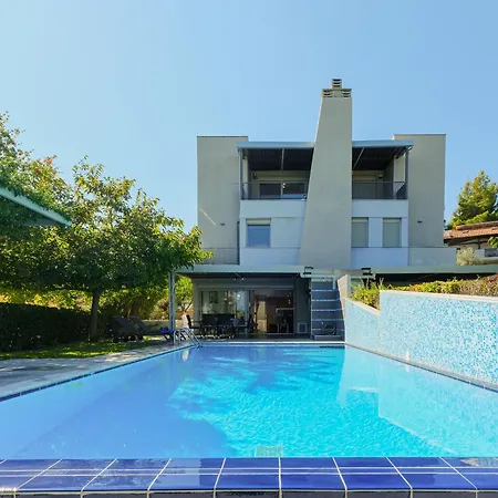 Deluxe Chrousso Pool