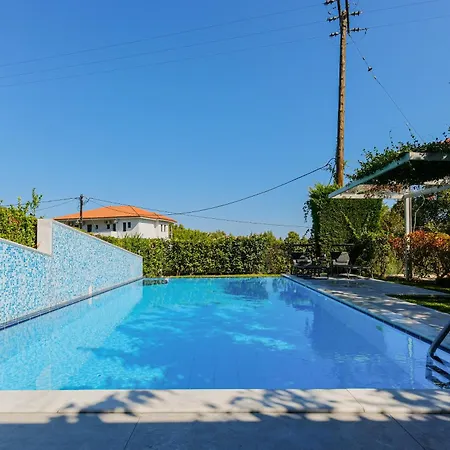 Deluxe Chrousso Pool Paliouri