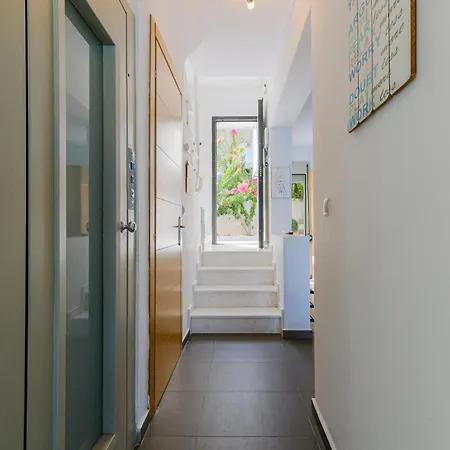 Deluxe Chrousso Pool