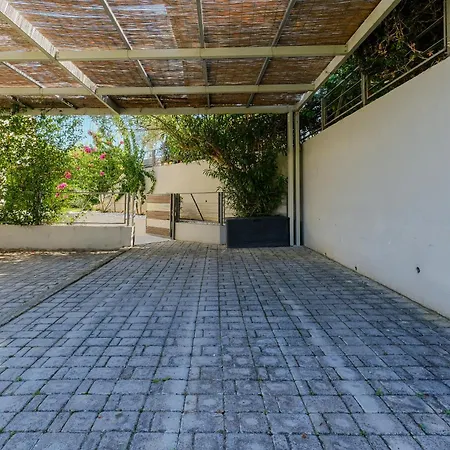 Deluxe Chrousso Pool Villa *