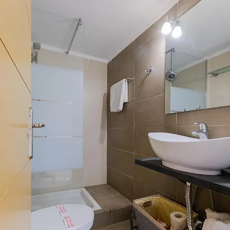 Deluxe Chrousso Pool * פאליאורי