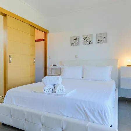 Deluxe Chrousso Pool