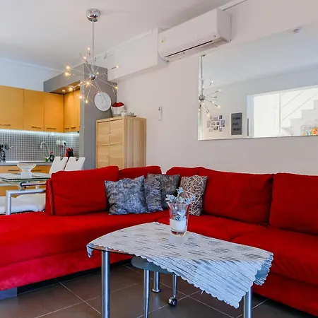 Deluxe Chrousso Pool *