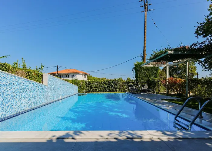 Deluxe Chrousso Pool Paliouri