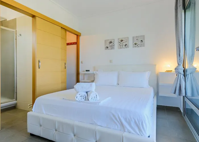 Deluxe Chrousso Pool