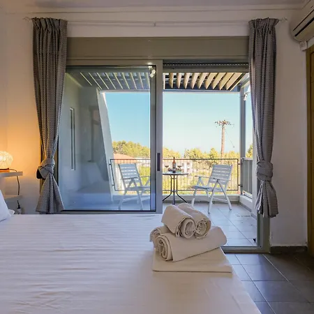 Deluxe Chrousso Pool *