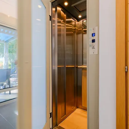 Deluxe Chrousso Pool فيلة *