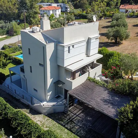 Deluxe Chrousso Pool * باليوري