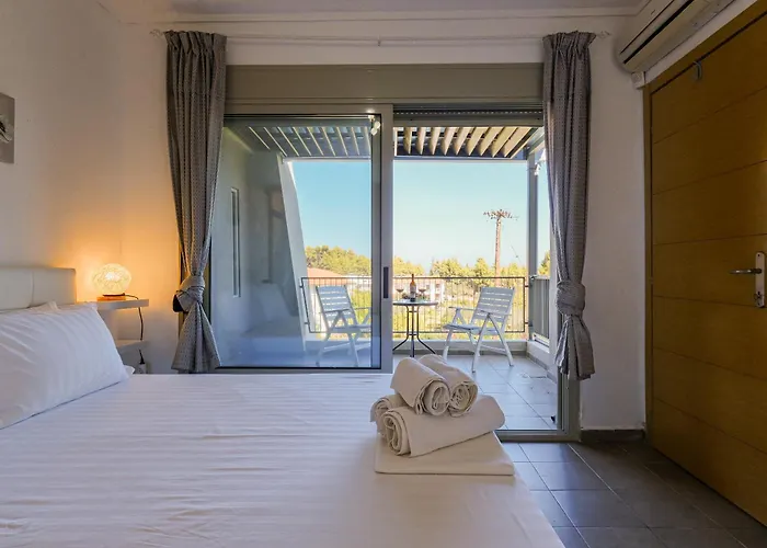 Deluxe Chrousso Pool *