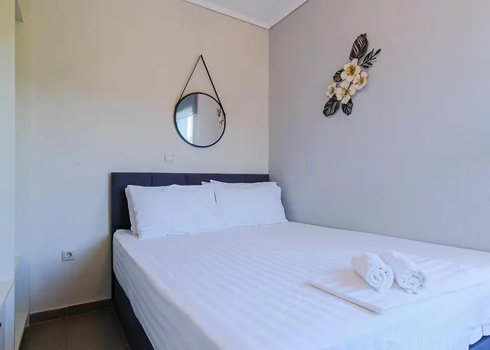 Deluxe Chrousso Pool * Paliouri