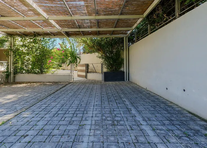 Deluxe Chrousso Pool Villa *