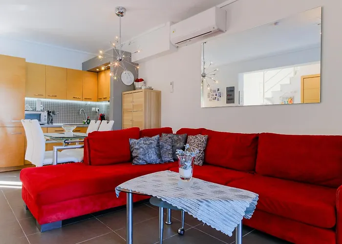 Deluxe Chrousso Pool *